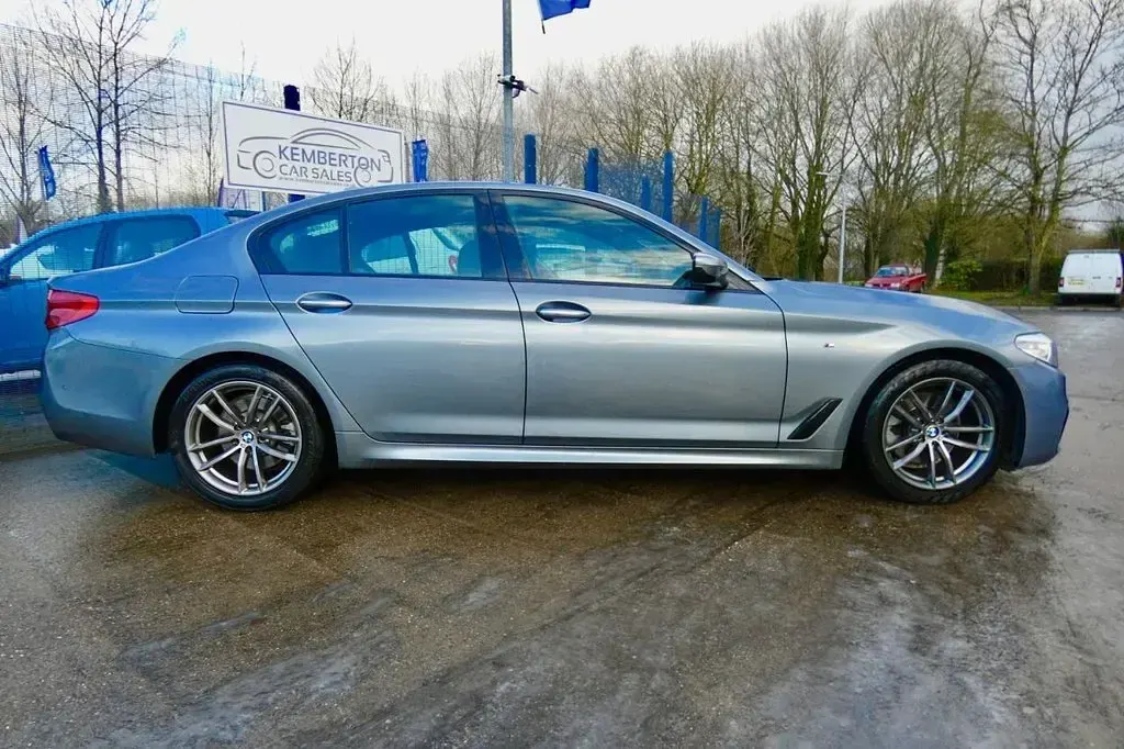 Used BMW 520 M Sport 190 HP (139 kW) 2017 Blue Sedan
