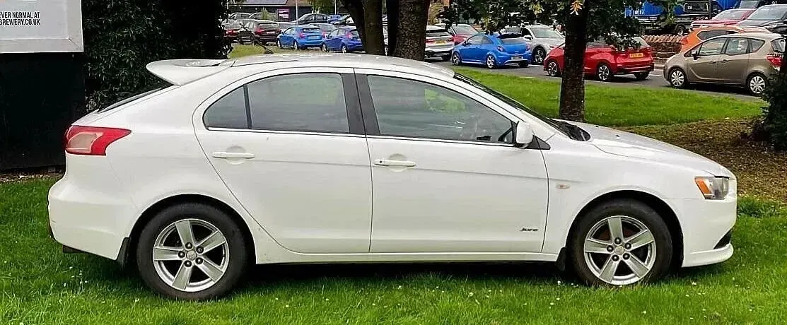 Used Mitsubishi Lancer 140 HP (102 kW) 2010 White Hatchback