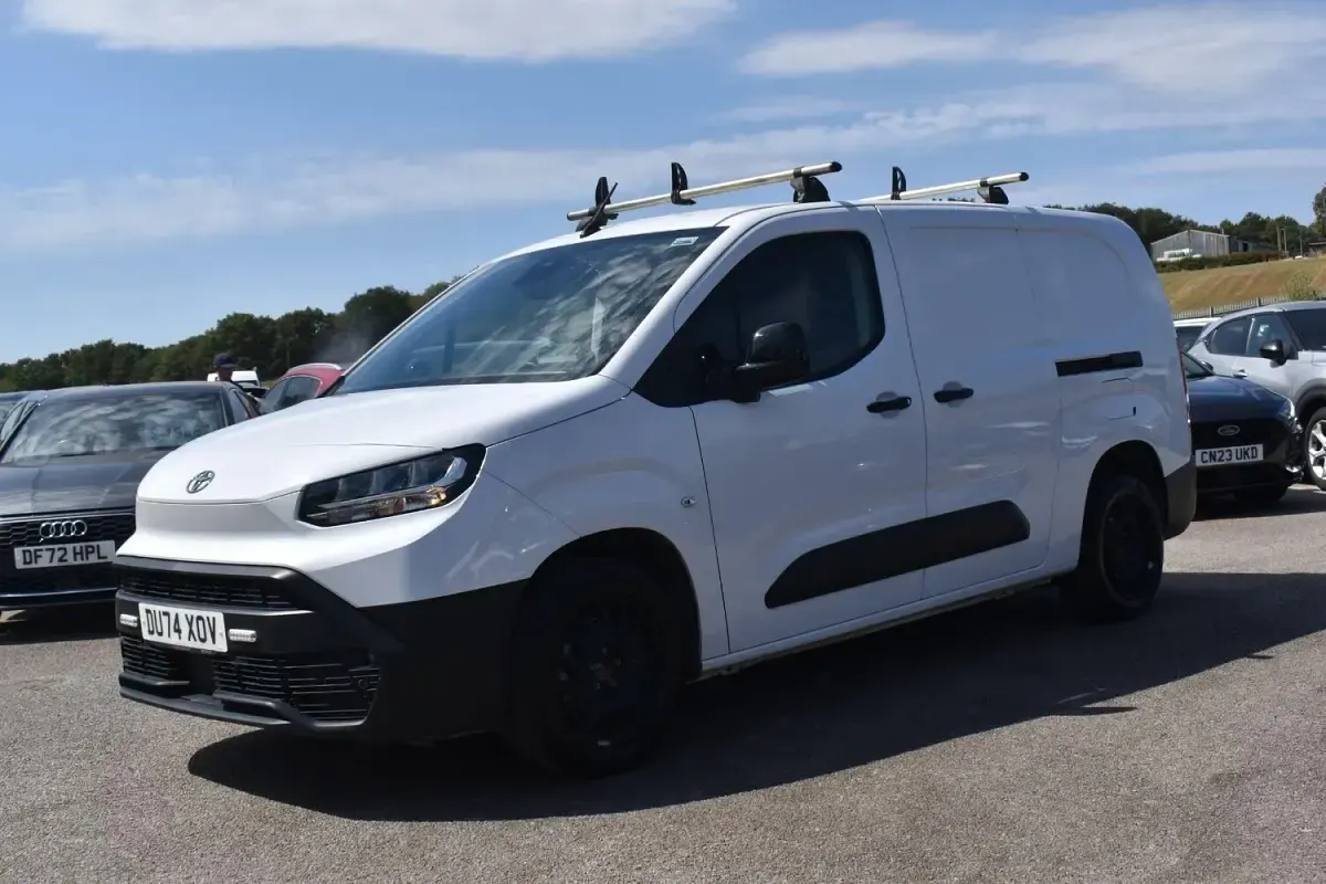 Used Toyota Proace 120 HP (88 kW) 2024 White MPV