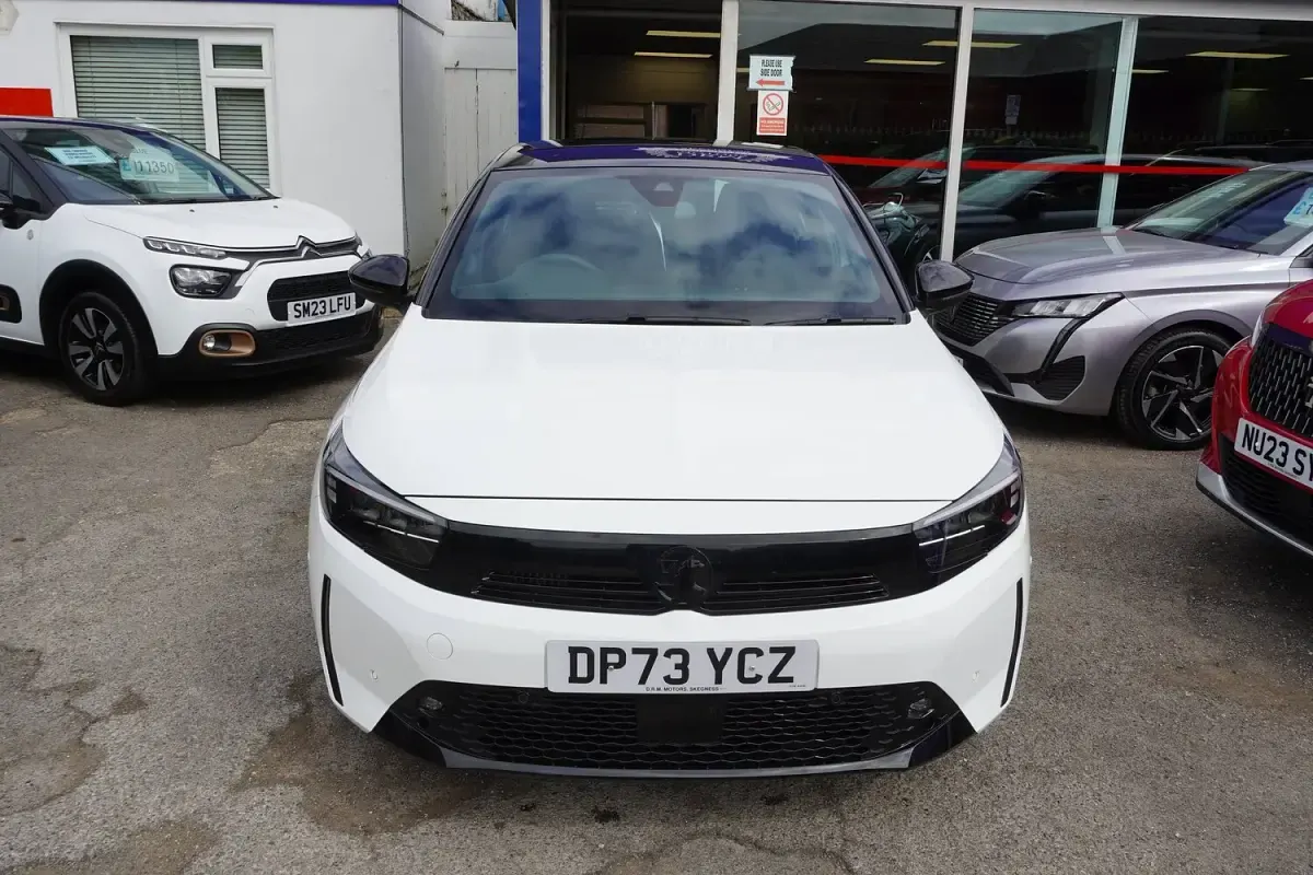 Used Vauxhall Corsa 100 HP (73 kW) 2023 White Hatchback