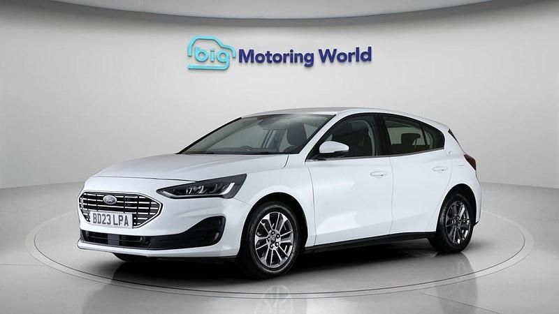 Used Ford Focus Titanium 125 HP (91 kW) 2023 White Hatchback