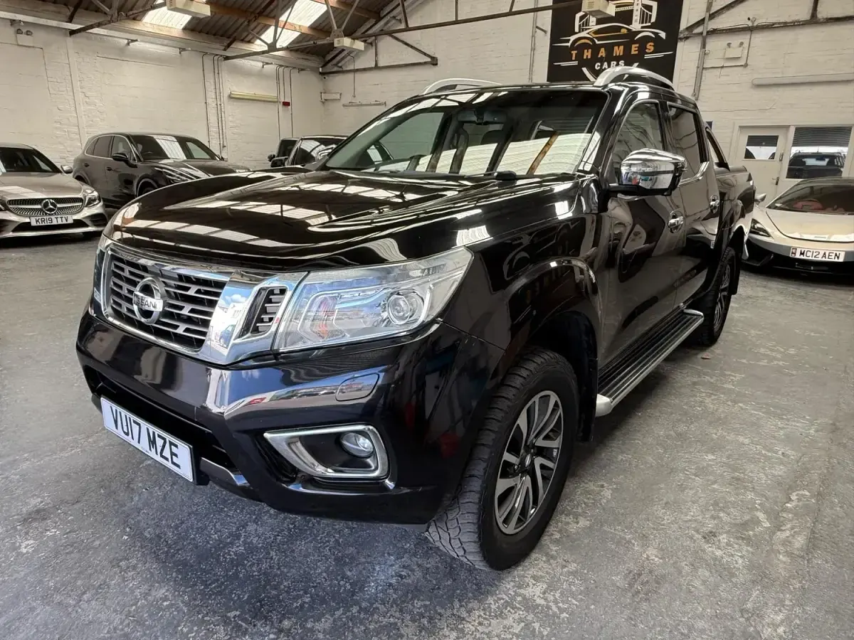 Used Nissan Navara Tekna 190 HP (139 kW) 2017 Black Pickup