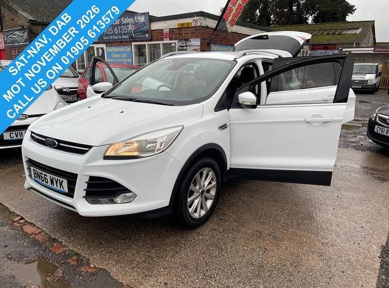 White Used 2016 Ford Kuga Titanium SUV | £7,299 (Good price) - Image 1/4