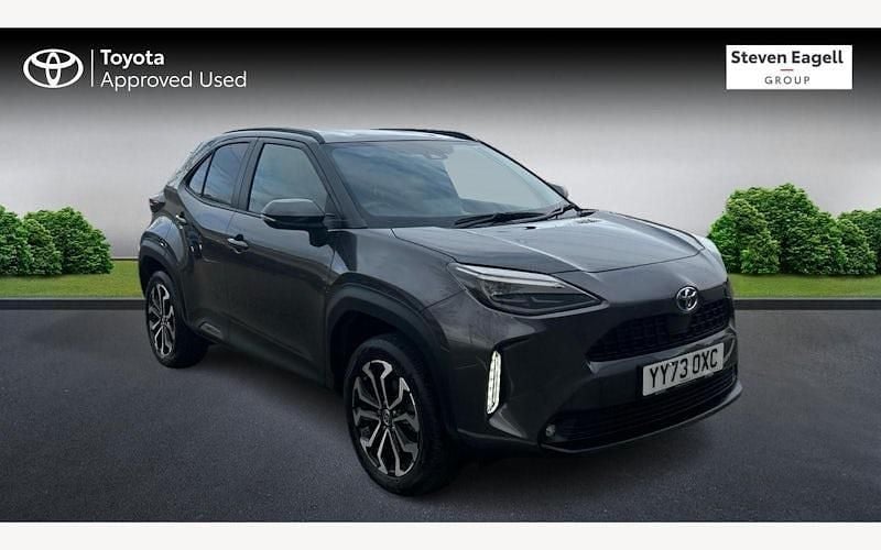 Used 2025 Toyota Yaris Hybrid Design Estate | £20,353 (Good price) - Image 1/3