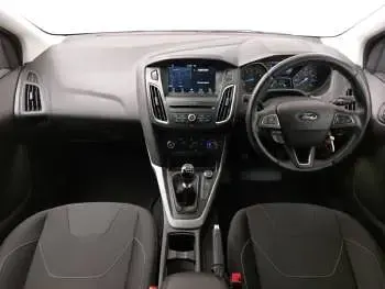 Usado Ford Focus Zetec 125 HP (91 kW) 2017 Prateado Citadino