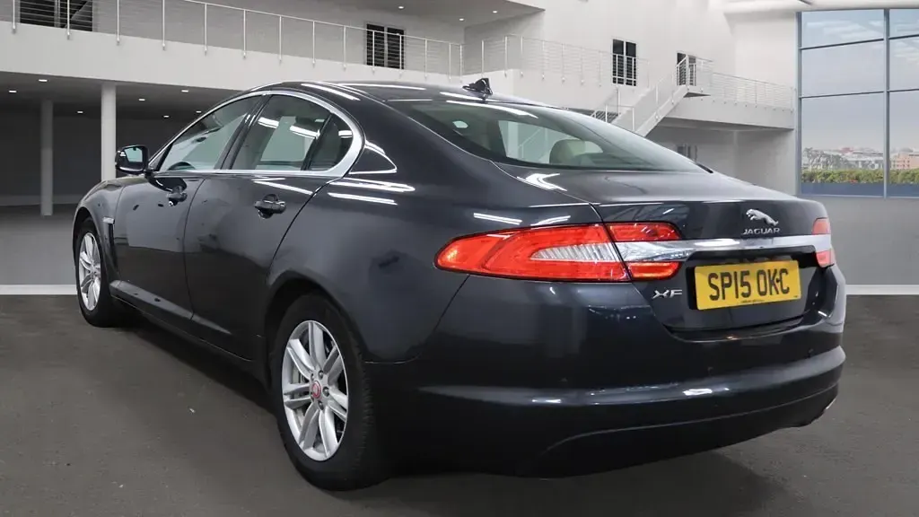 Used Jaguar XF Luxury 163 HP (119 kW) 2015 Grey Sedan