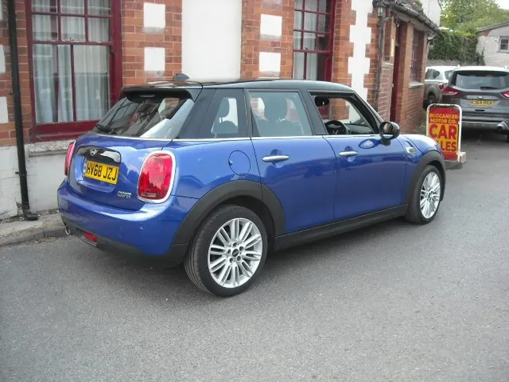 Used Mini Cooper Hatch 136 HP (100 kW) 2018 Blue Hatchback