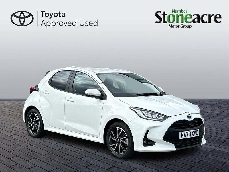 Used Toyota Yaris Hybrid Design 116 HP (85 kW) 2023 White Hatchback