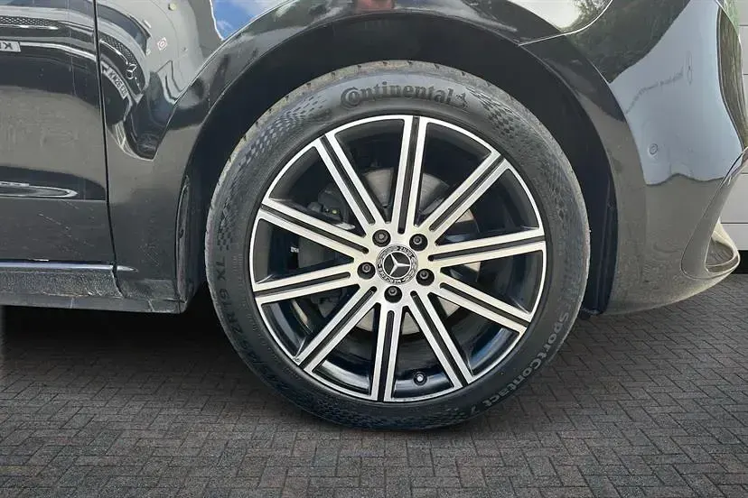 Used Mercedes V300 Premium 237 HP (174 kW) 2025 Black MPV