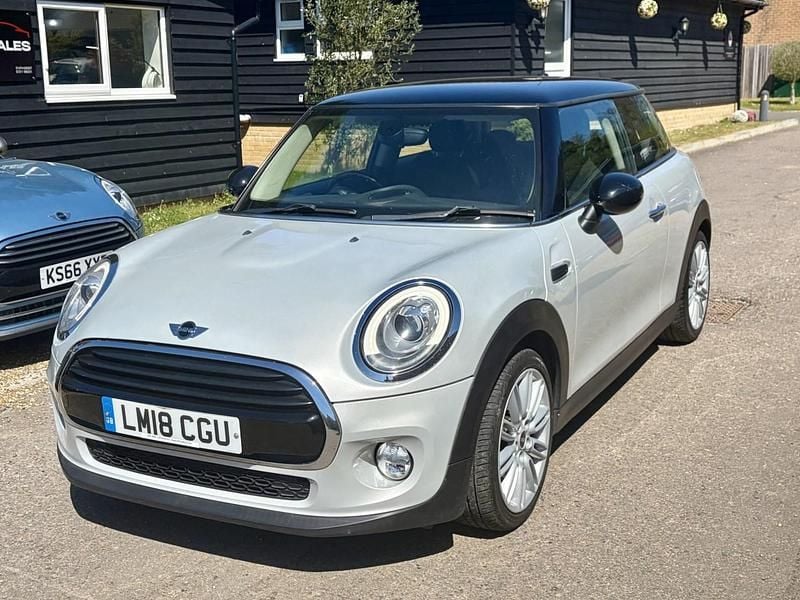 Usado Mini Cooper Hatch 136 HP (100 kW) 2018 Prateado Citadino