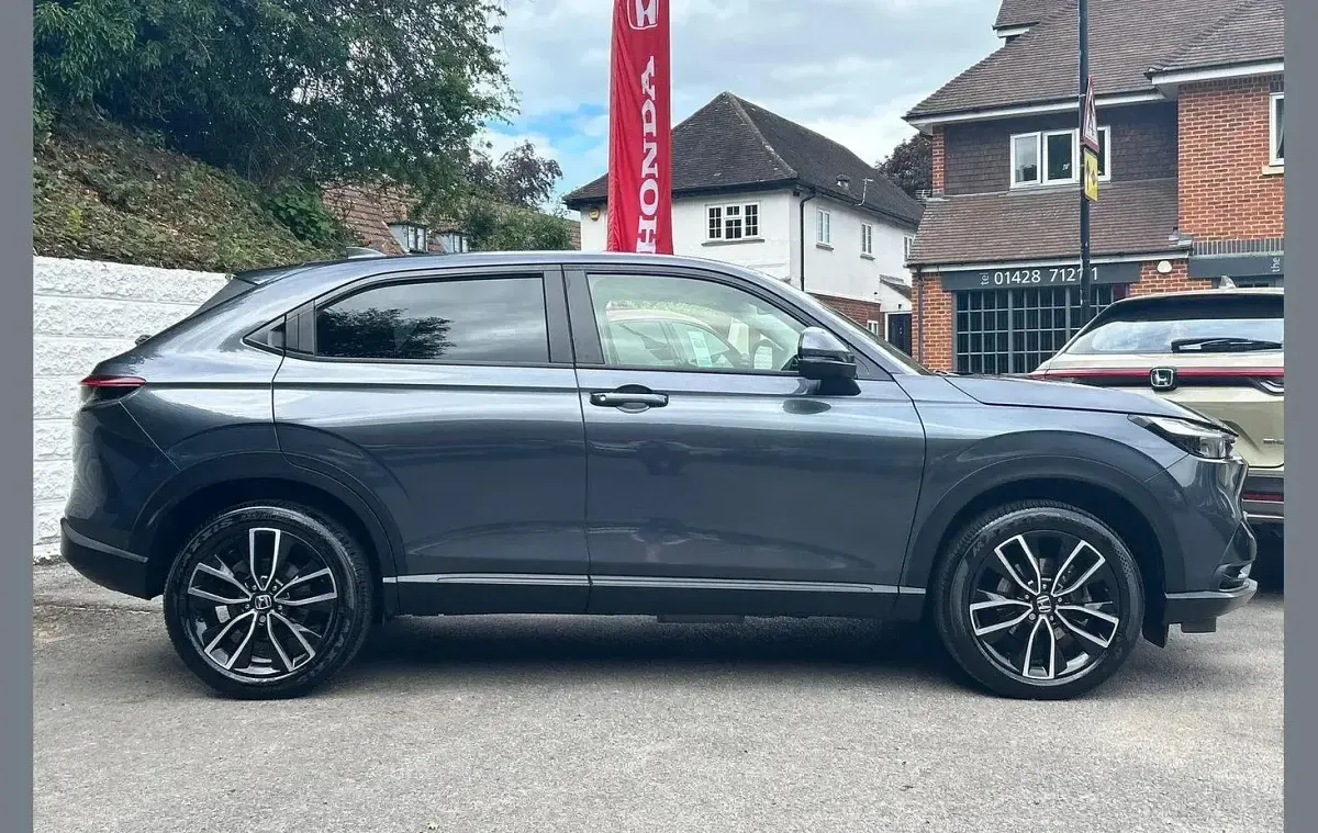 Used Honda HR-V Elegance 131 HP (96 kW) 2023 Grey SUV