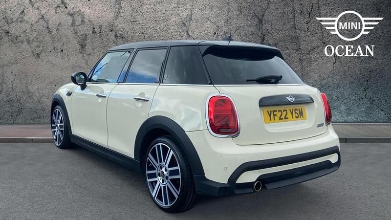 Usado Mini Cooper Exclusive 134 CV (98 kW) 2022 Blanco Utilitario