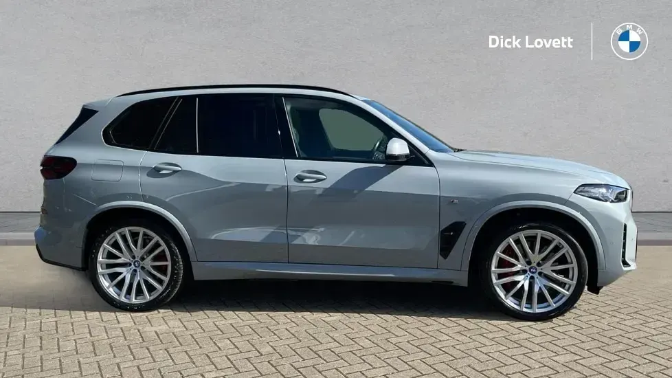 Używany BMW X5 M Sport 490 KM (360 kW) 2024 Szary SUV