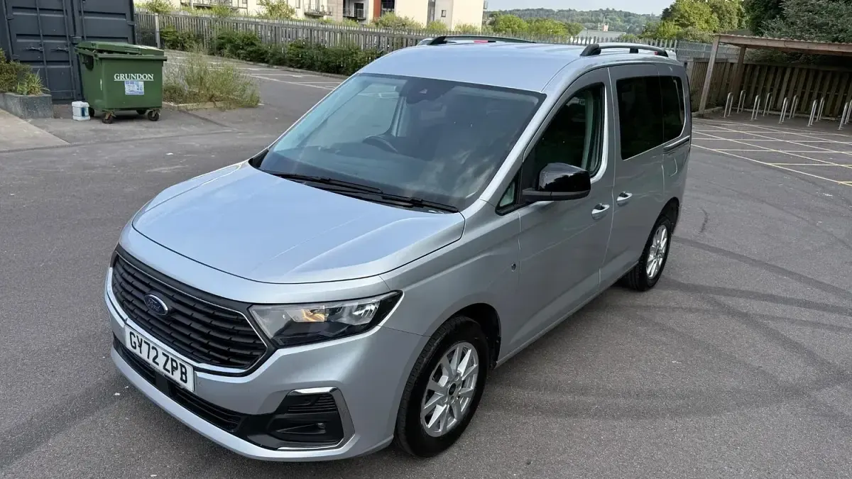 Used Ford Grand Tourneo Connect Titanium 122 HP (89 kW) 2022 Silver MPV