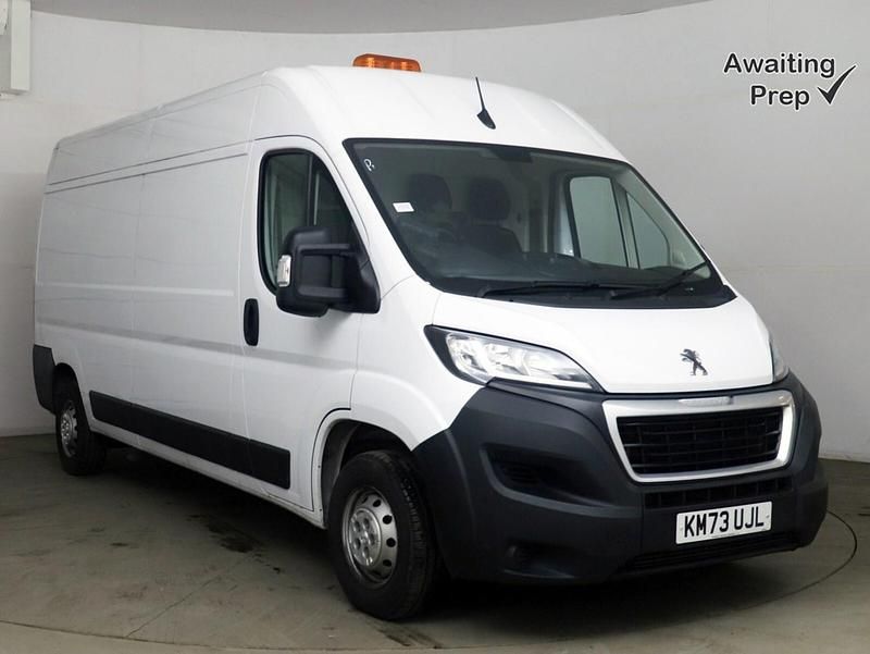 White Used 2023 Peugeot Boxer Premium Van | £14,950 (Good price) - Image 1/4