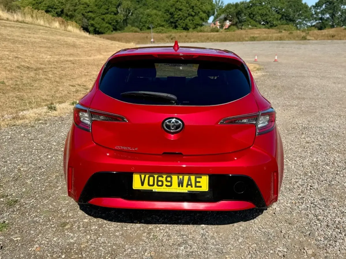 Used Toyota Corolla Design 304 HP (223 kW) 2019 Red Hatchback