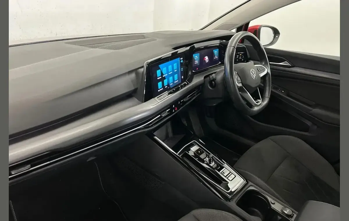 Used VW Golf VIII Style 147 HP (108 kW) 2023 Red Hatchback