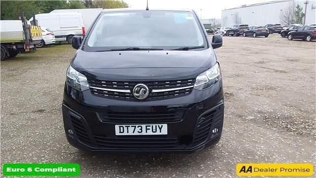 Second-hand Vauxhall Vivaro 120 CP (88 kW) 2023 Negru Monovolum