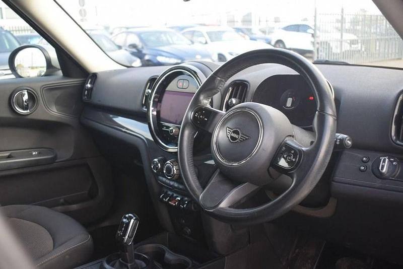 Usado Mini Cooper Classic 136 HP (100 kW) 2022 Cinzento Citadino