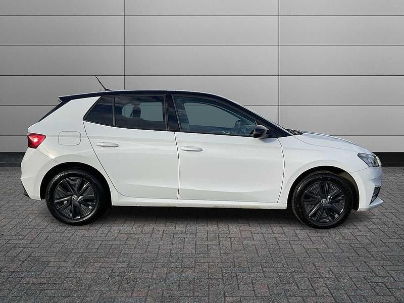 Used Skoda Fabia Colour Edition 59 HP (43 kW) 2022 Candy white black magic pearl effect Hatchback