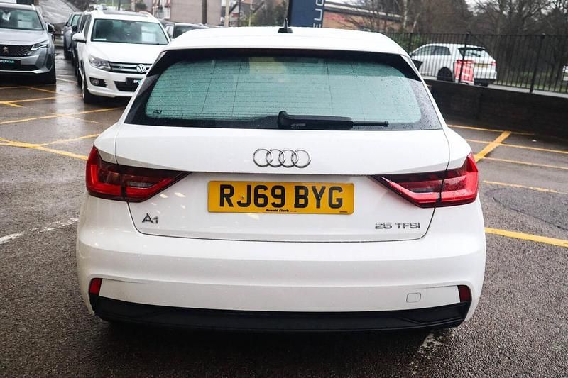 Used Audi A1 Sportback Design 94 HP (69 kW) 2020 White Hatchback