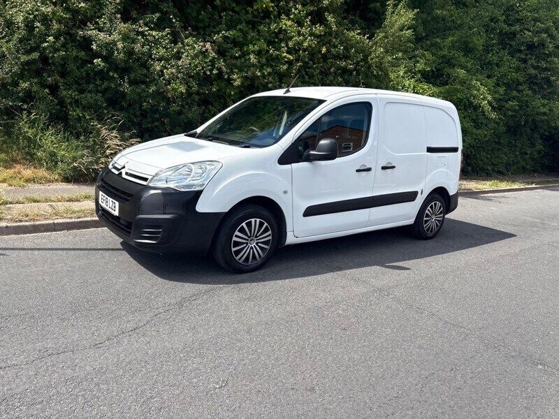 White Used 2018 Citroën Berlingo MPV | £3,695 (Fair price) - Image 1/4