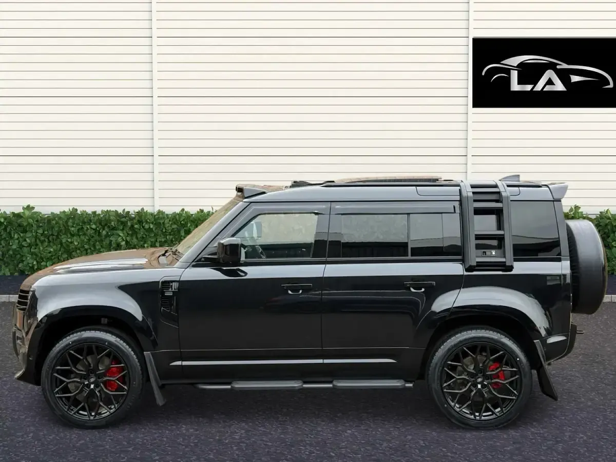 Used Land Rover Defender SE Dynamic 2025 Black SUV