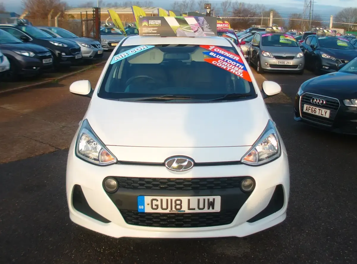 Used Hyundai i10 SE 67 HP (49 kW) 2018 White Hatchback