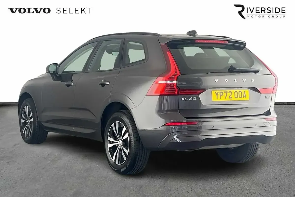 Used Volvo XC60 Core 250 HP (183 kW) 2022 Grey SUV