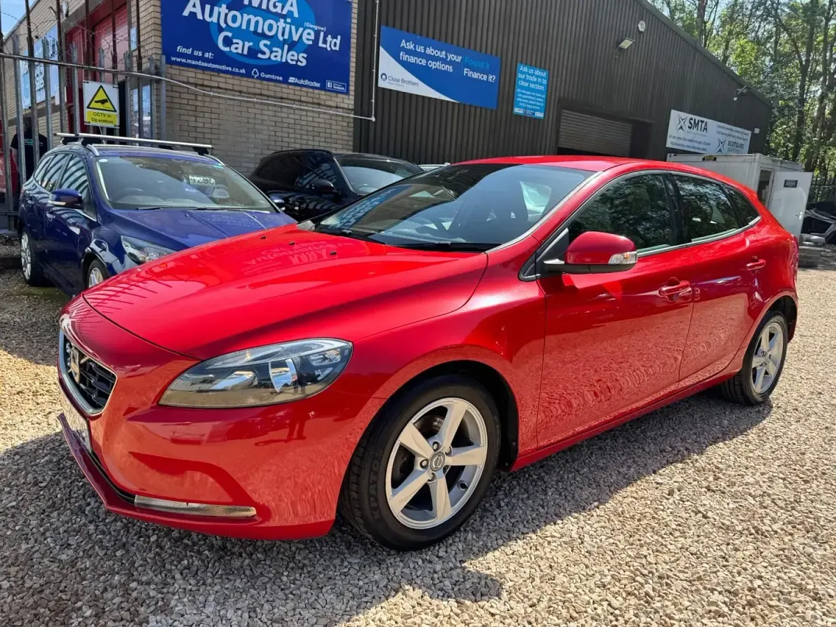 Used Volvo V40 2014 Red Hatchback