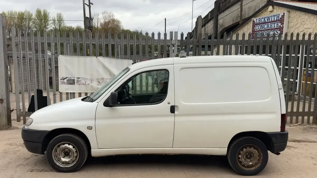 Used Peugeot Partner 2002 White MPV