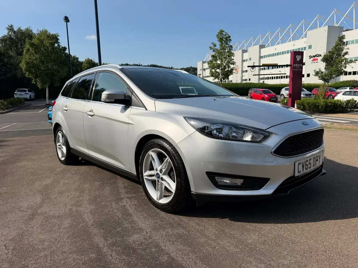 Used Ford Focus Zetec 120 HP (88 kW) 2015 Silver Estate