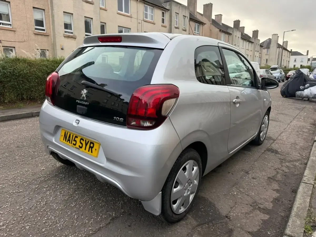 Begagnad Peugeot 108 Active 2015 Silver Halvkombi