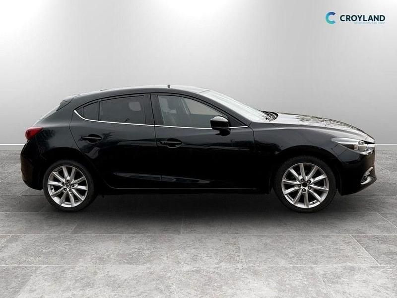 Begagnad Mazda 3 Inclusive 121 HK (88 kW) 2017 Svart Halvkombi