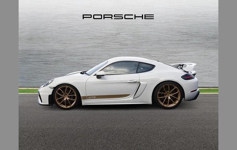 Used Porsche Cayman GT4 414 HP (304 kW) 2021 White Coupe