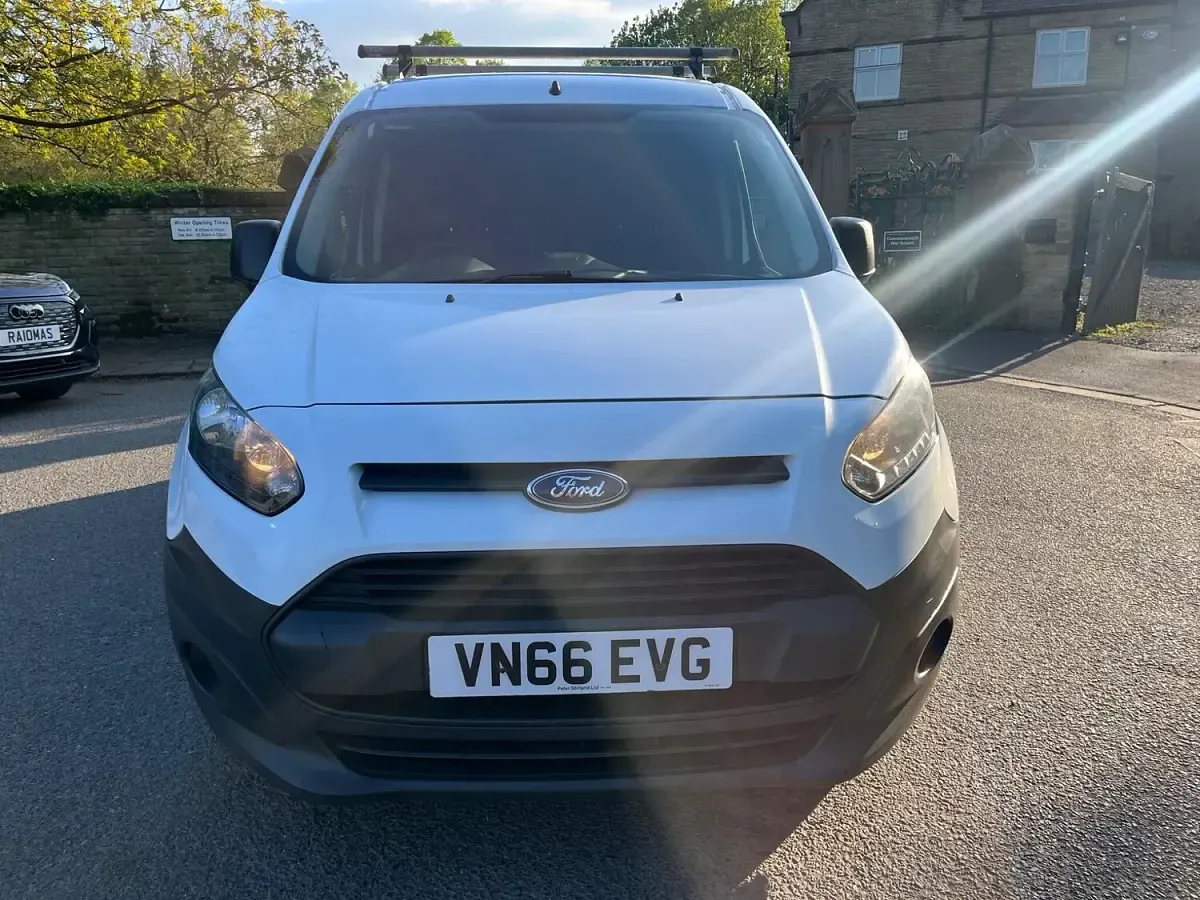 Used Ford Transit Connect 75 HP (55 kW) 2016 White MPV