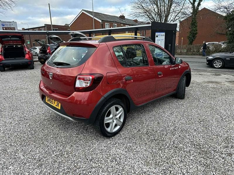 Used Dacia Sandero Ambiance 90 HP (66 kW) 2016 Red Hatchback