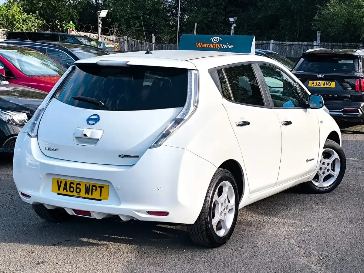Used Nissan Leaf Acenta 30 kW (41 HP) 2017 White Hatchback