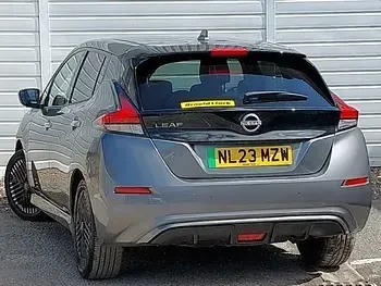 Usado Nissan Leaf N-Connecta 110 kW (150 HP) 2023 Cinzento Citadino