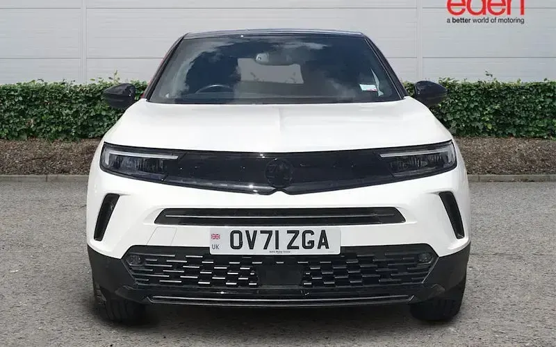 Used Vauxhall Mokka SRi 131 HP (96 kW) 2021 White SUV