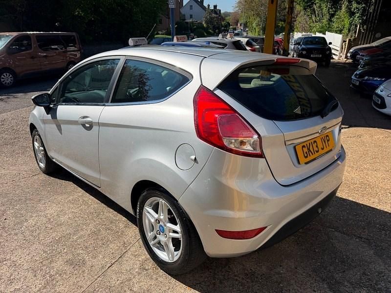 Usado Ford Fiesta Zetec 2013 Prateado