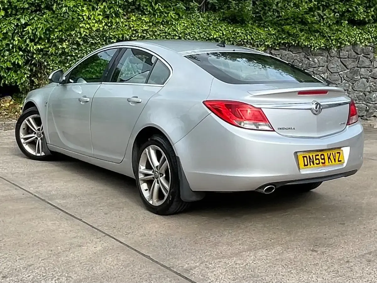 Used Vauxhall Insignia SRi 160 HP (117 kW) 2009 Silver Hatchback