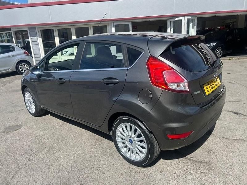 Used Ford Fiesta Zetec 100 HP (73 kW) 2016 Grey Hatchback