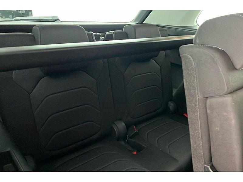 Petrol blue metallic Used 2023 Skoda Kodiaq SE Drive SUV | £23,406 (Good price) - Image 1/4