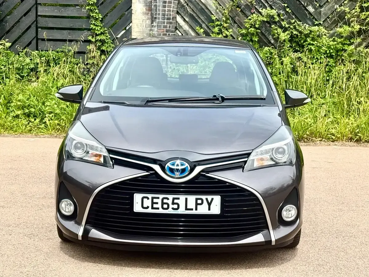 Used Toyota Yaris Hybrid 2015 Grey Hatchback