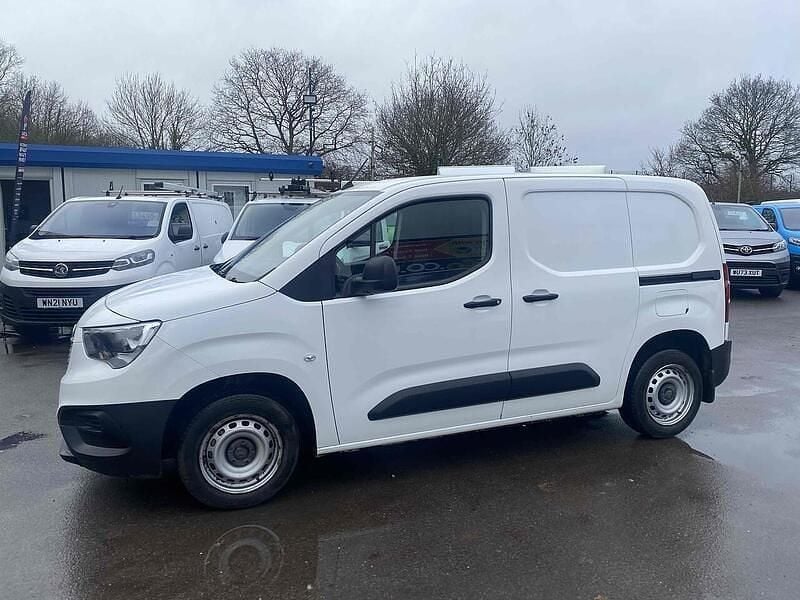 Used Vauxhall Combo Edition 100 HP (73 kW) 2020 White MPV