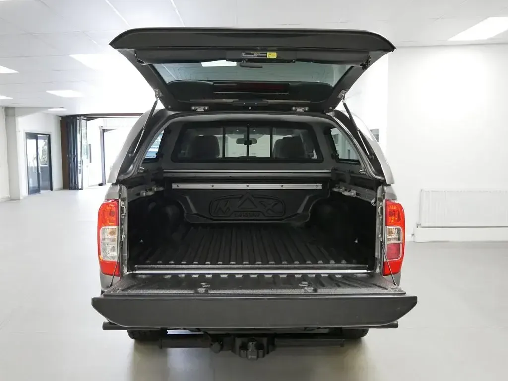 Used Nissan Navara Tekna 190 HP (139 kW) 2021 Grey Pickup