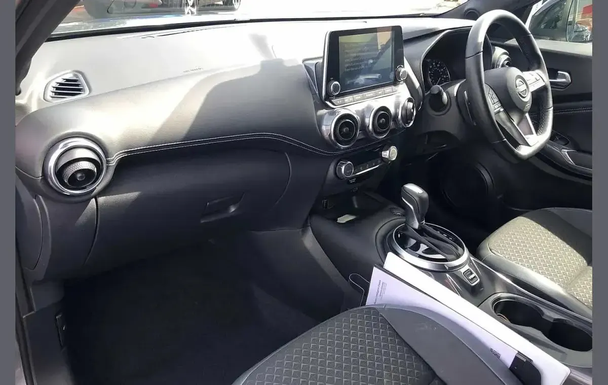 Used Nissan Juke N-Connecta 112 HP (82 kW) 2023 Grey SUV