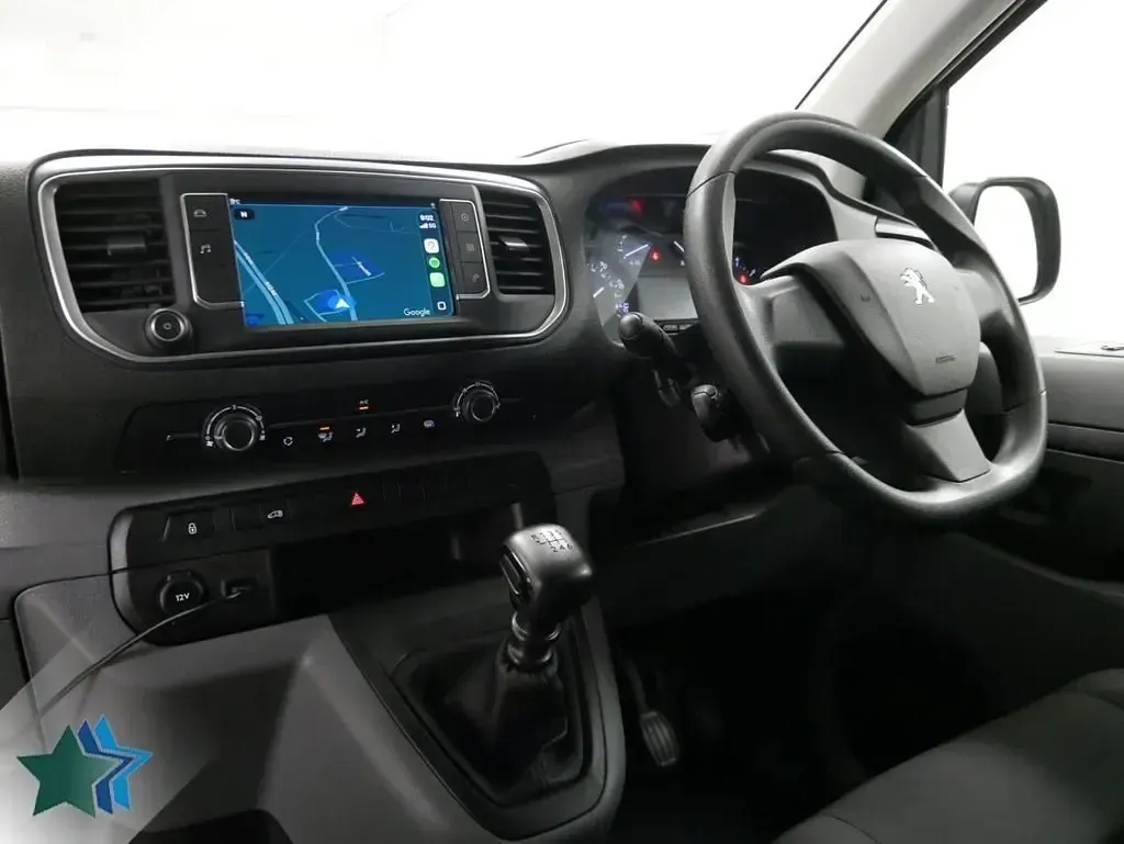 Second-hand Peugeot Expert Premium 145 CP (106 kW) 2022 Alb Van