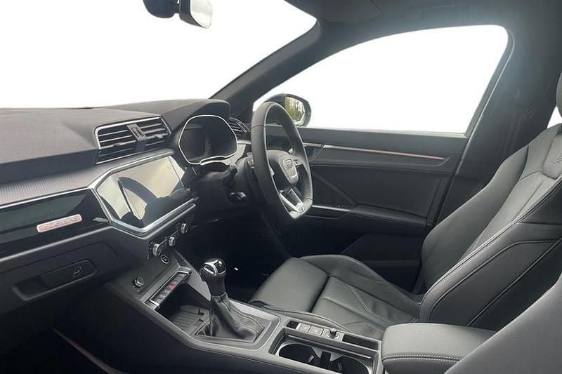 New Audi Q3 Comfort 190 HP (139 kW) 2025 Black SUV